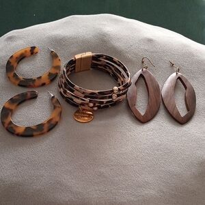 Leopard Bracelet, With Magnetic Closure & Wooden Earrings With Round Leopard New